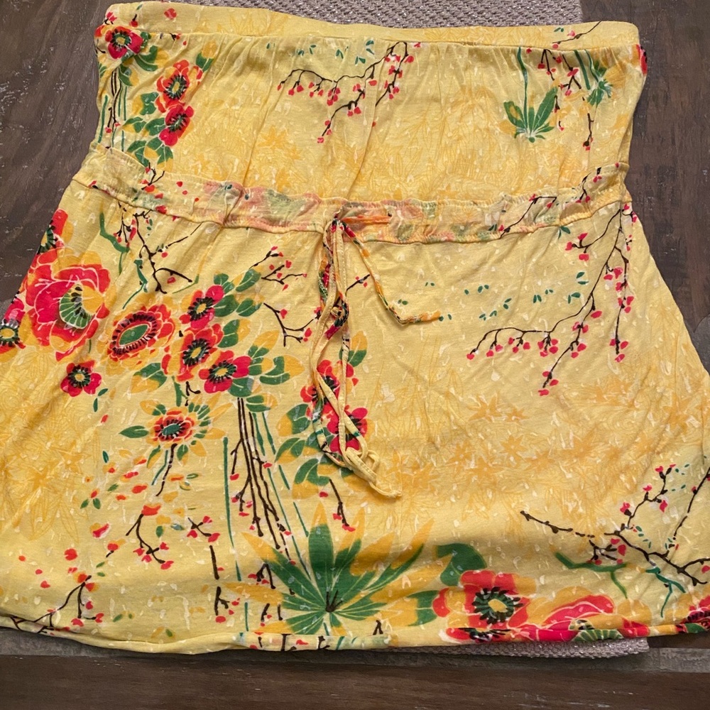 Yellow sleeveless top is super flattering with a touch of country chic!